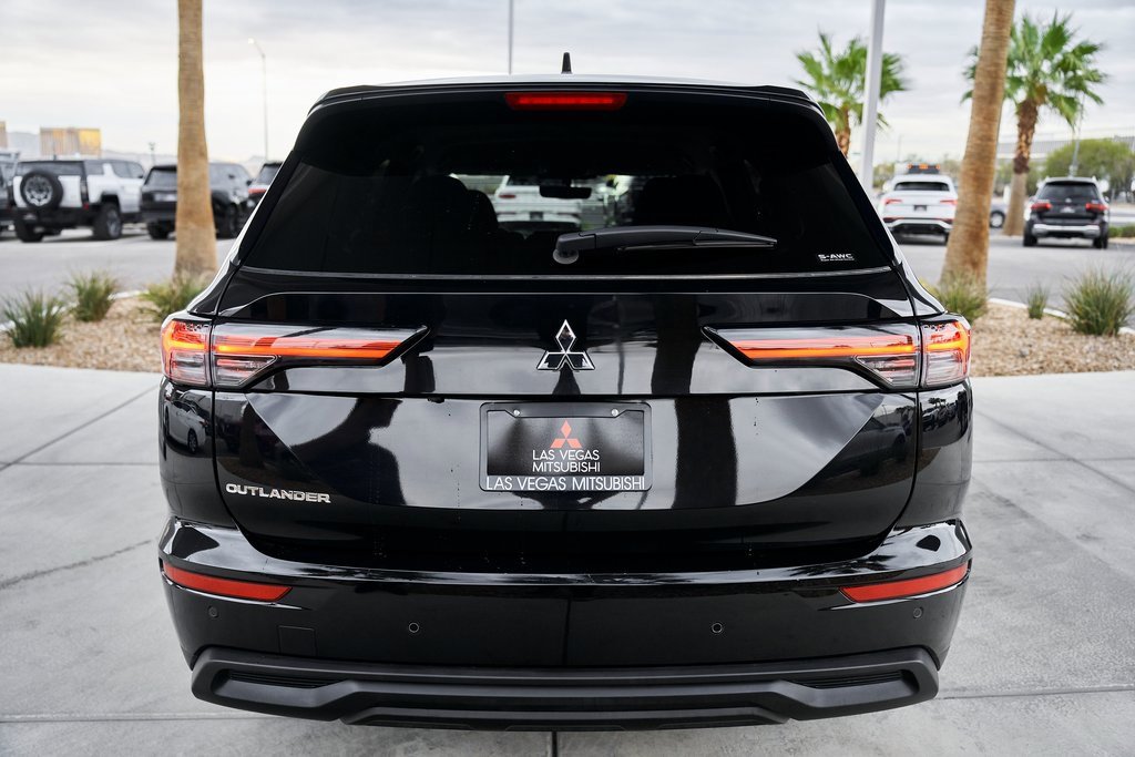 Used 2025 Mitsubishi Outlander ES image 10