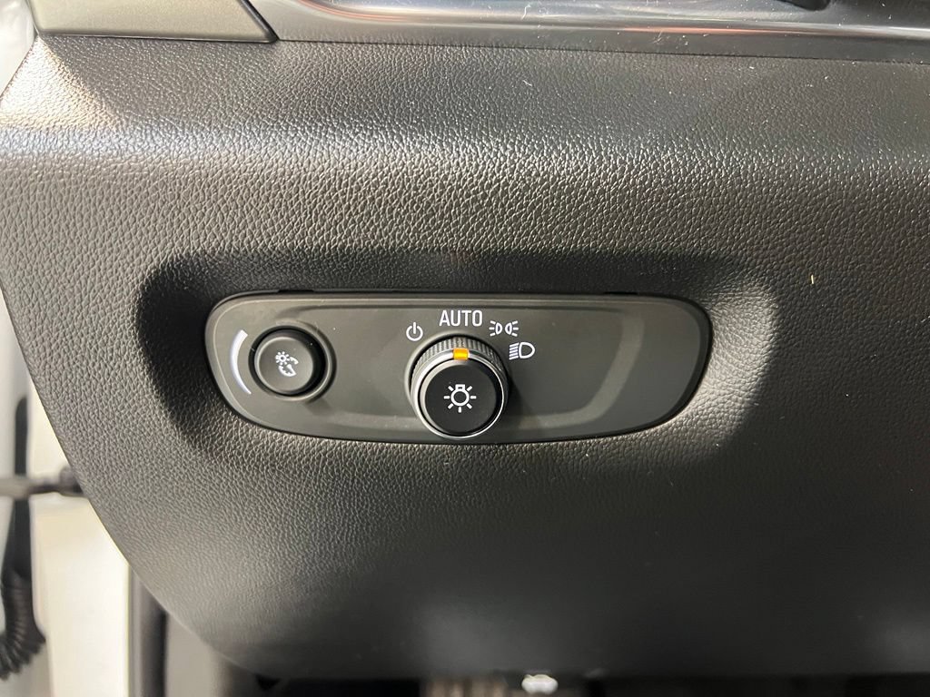 Used 2023 Chevrolet Traverse LT FWD image 17