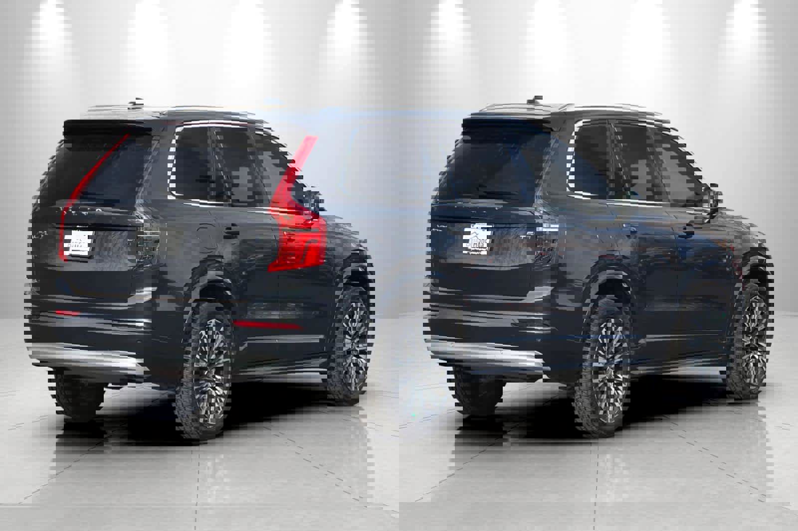 Used 2022 Volvo XC90 T5 Momentum w/ Protection Package image 2