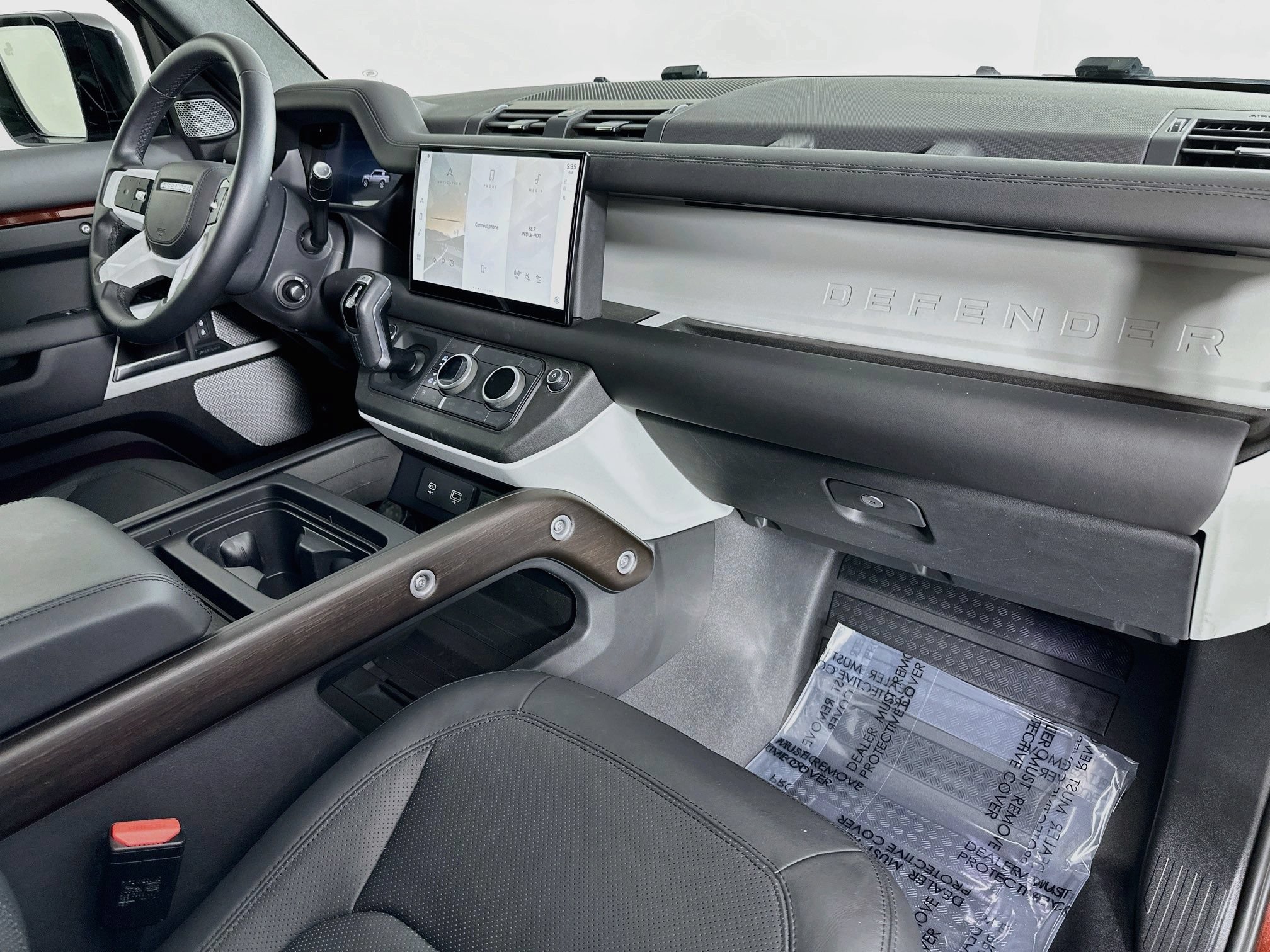 Certified 2023 Land Rover Defender 130 First Edition AWD/4WD image 29