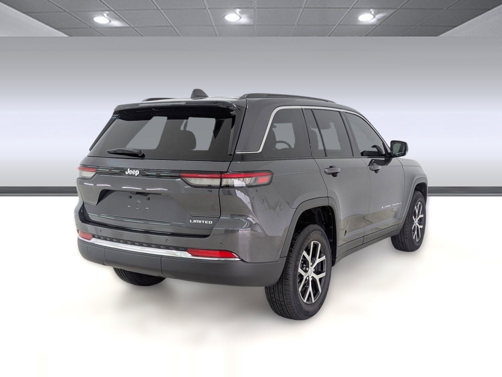 Used 2025 Jeep Grand Cherokee Limited RWD image 9