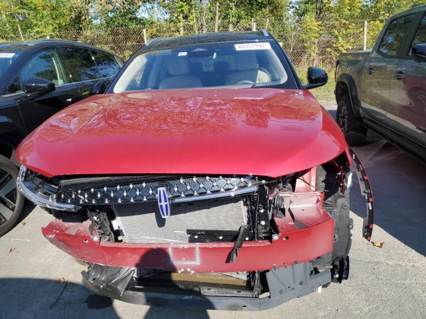 Used 2025 Lincoln Nautilus Reserve image 2