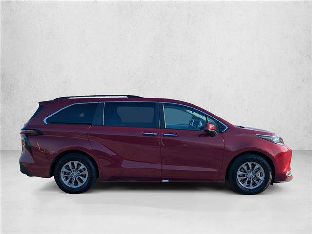 Used 2023 Toyota Sienna XLE FWD image 4