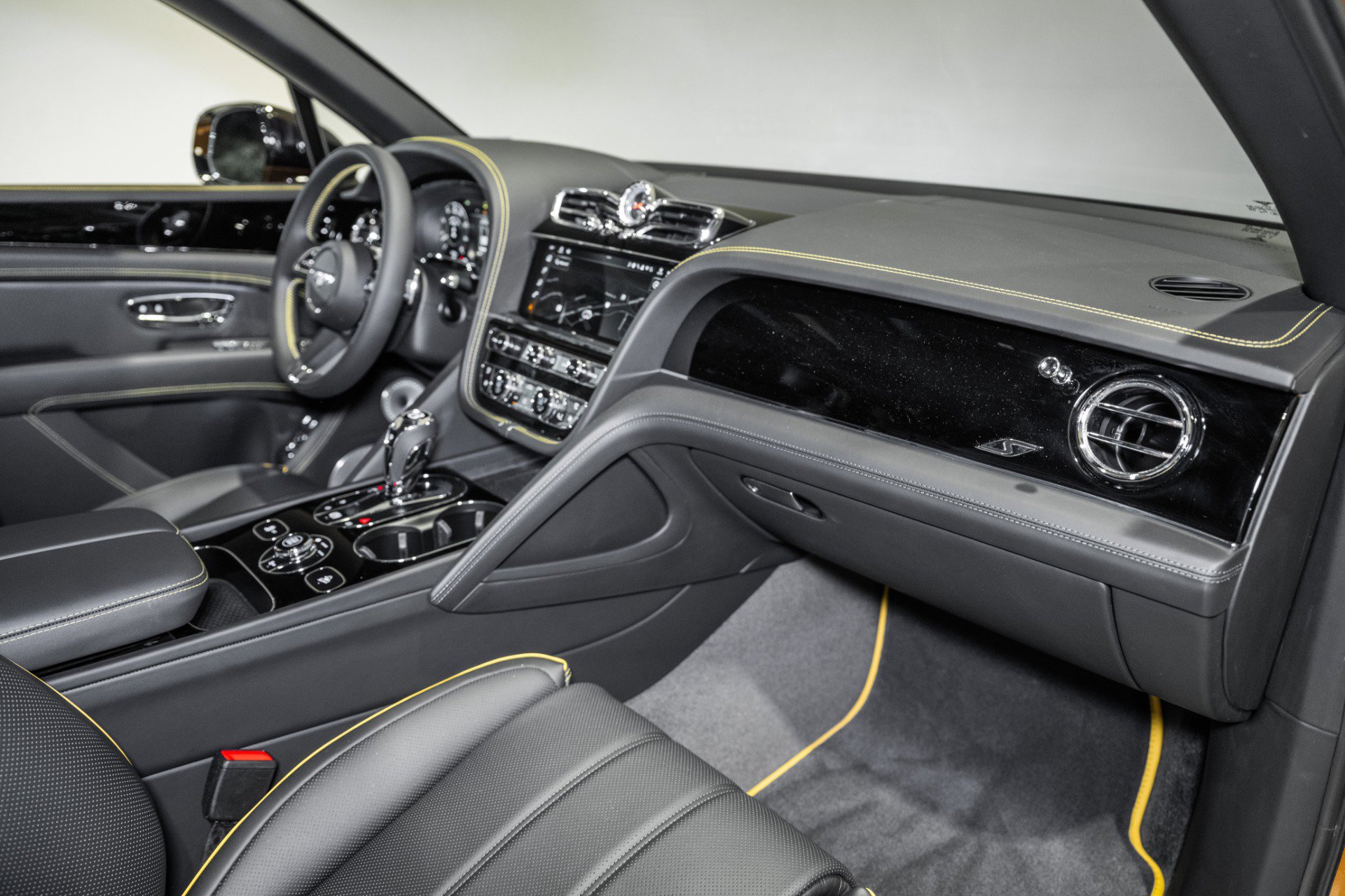 New 2025 Bentley Bentayga image 4