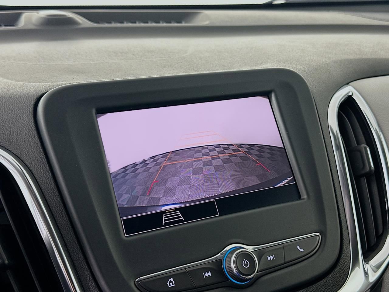 Used 2024 Chevrolet Equinox LT image 16