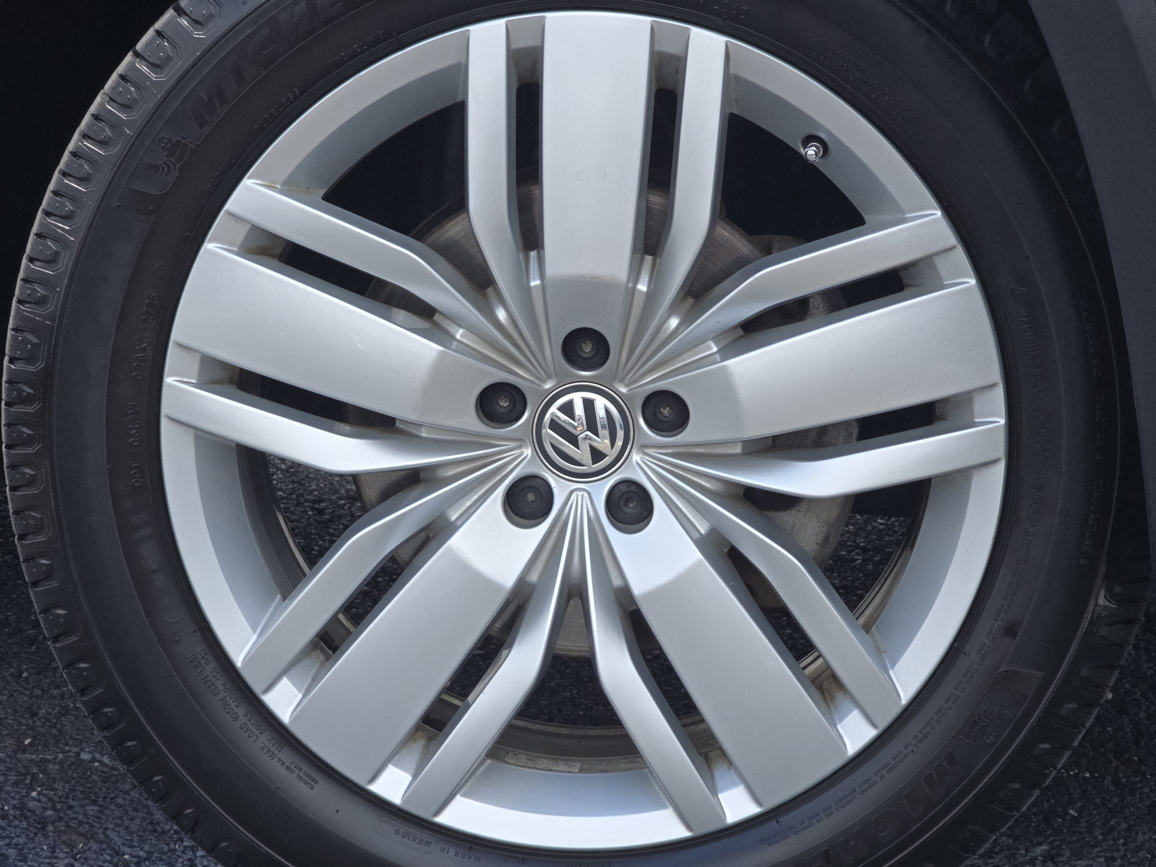 Used 2018 Volkswagen Atlas SEL Premium AWD/4WD image 17