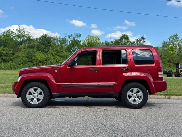 Used 2009 Jeep Liberty Sport AWD/4WD image 21
