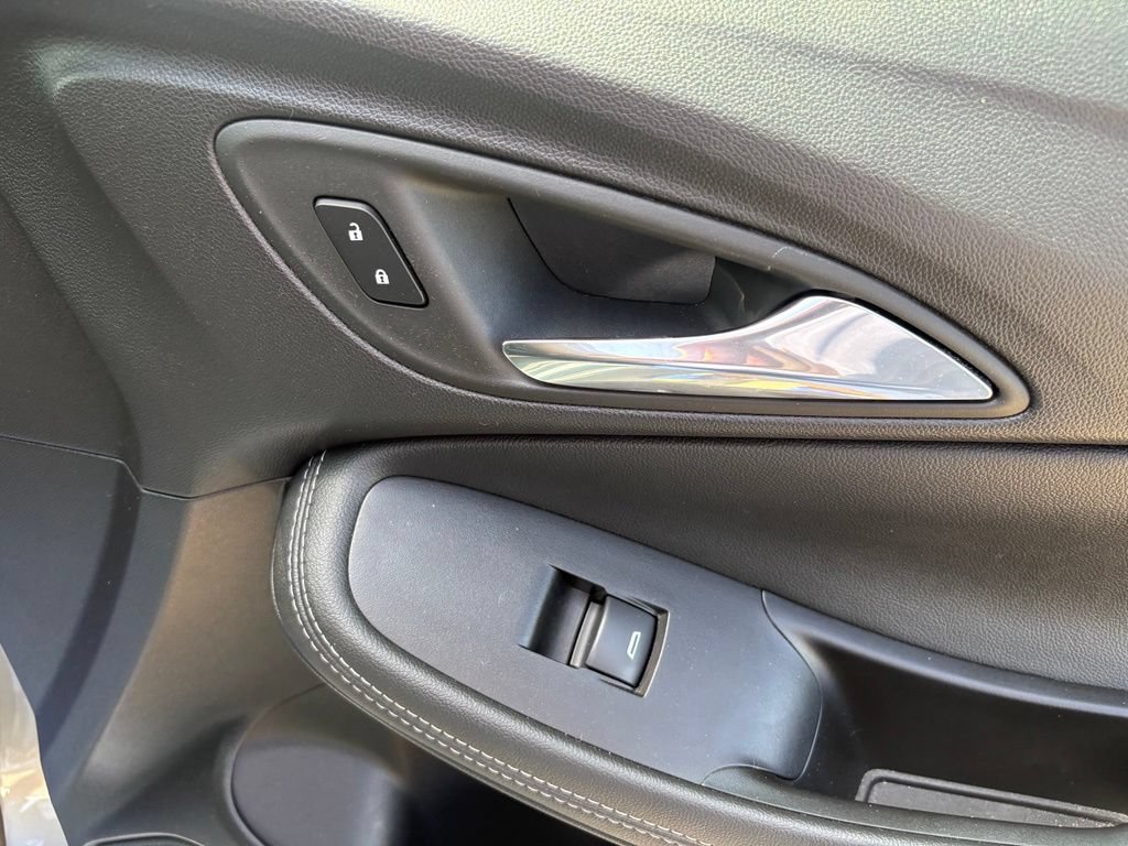 Used 2023 Buick Encore GX Select w/ Sport Touring Package FWD image 27