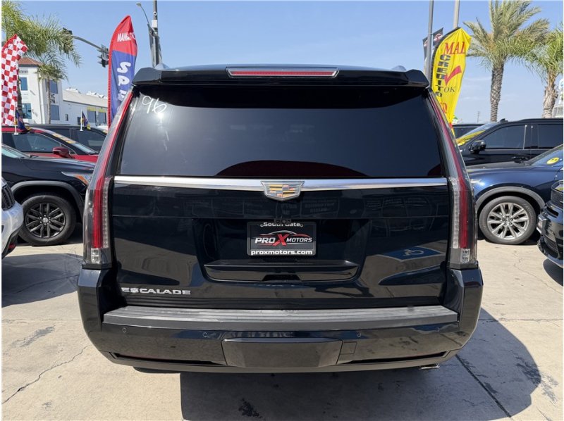 Used 2017 Cadillac Escalade Premium Luxury RWD image 5