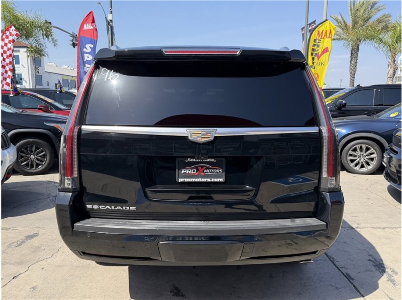 Used 2017 Cadillac Escalade Premium Luxury RWD image 5