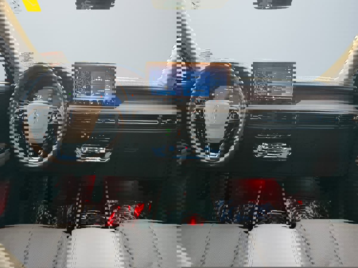 Used 2024 Lincoln Corsair Reserve w/ Equipment Group 201A image 10