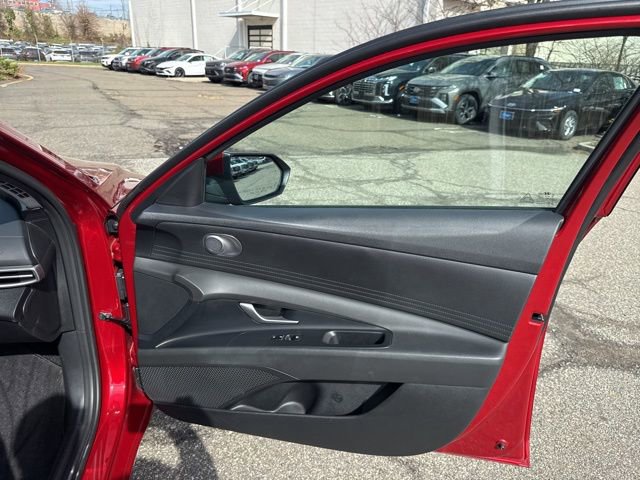 Certified 2023 Hyundai Elantra SE image 33