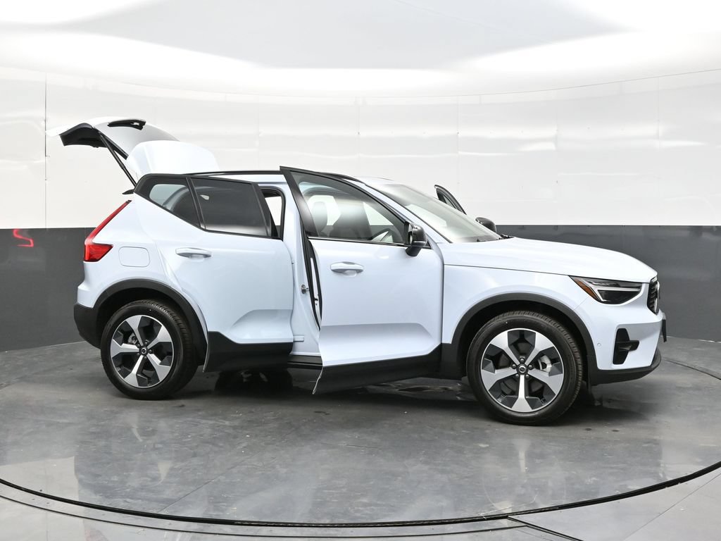 New 2026 Volvo XC40 B5 Plus w/ Climate Package AWD/4WD image 46