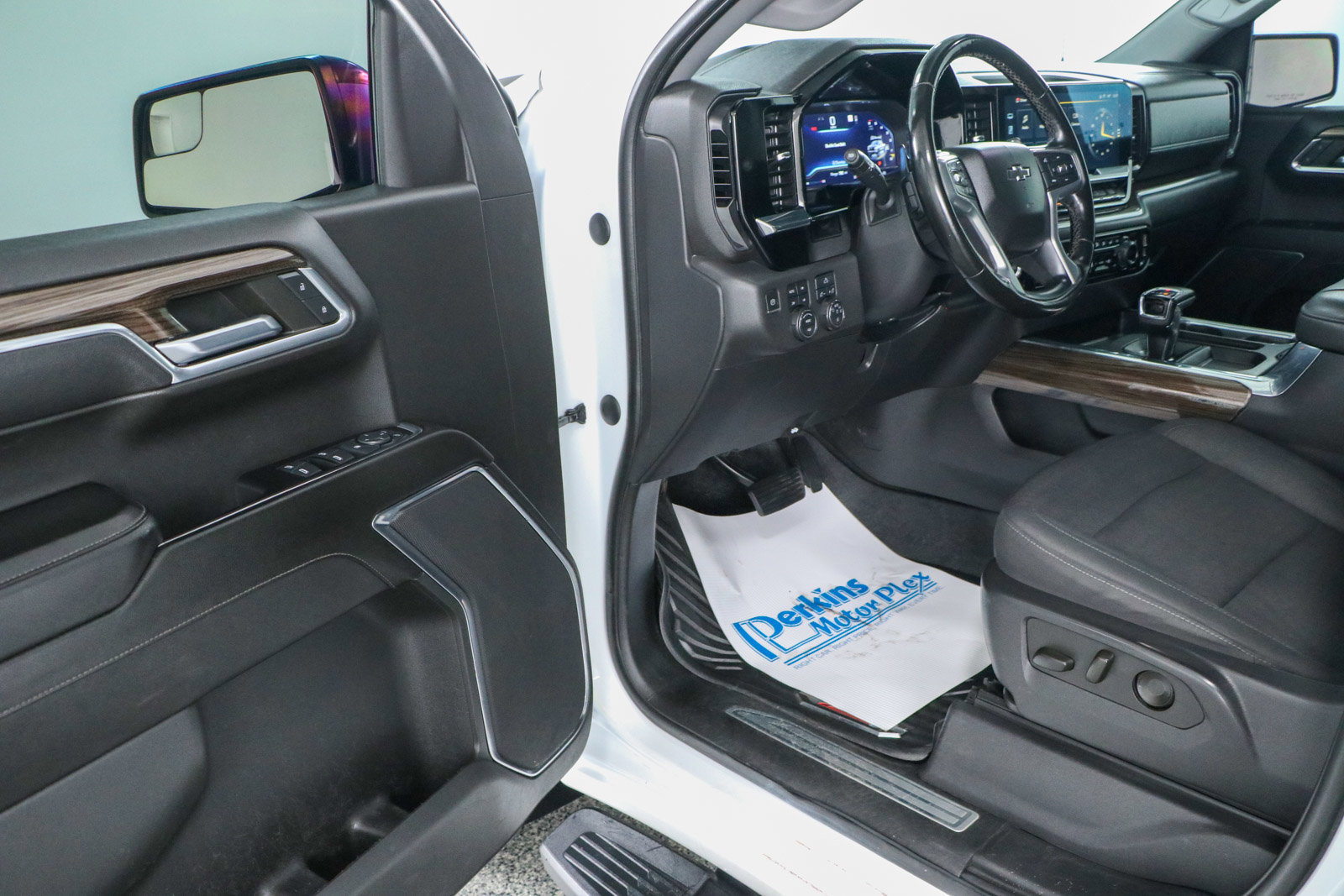 Used 2023 Chevrolet Silverado 1500 LT Trail Boss w/ Protection Package image 3