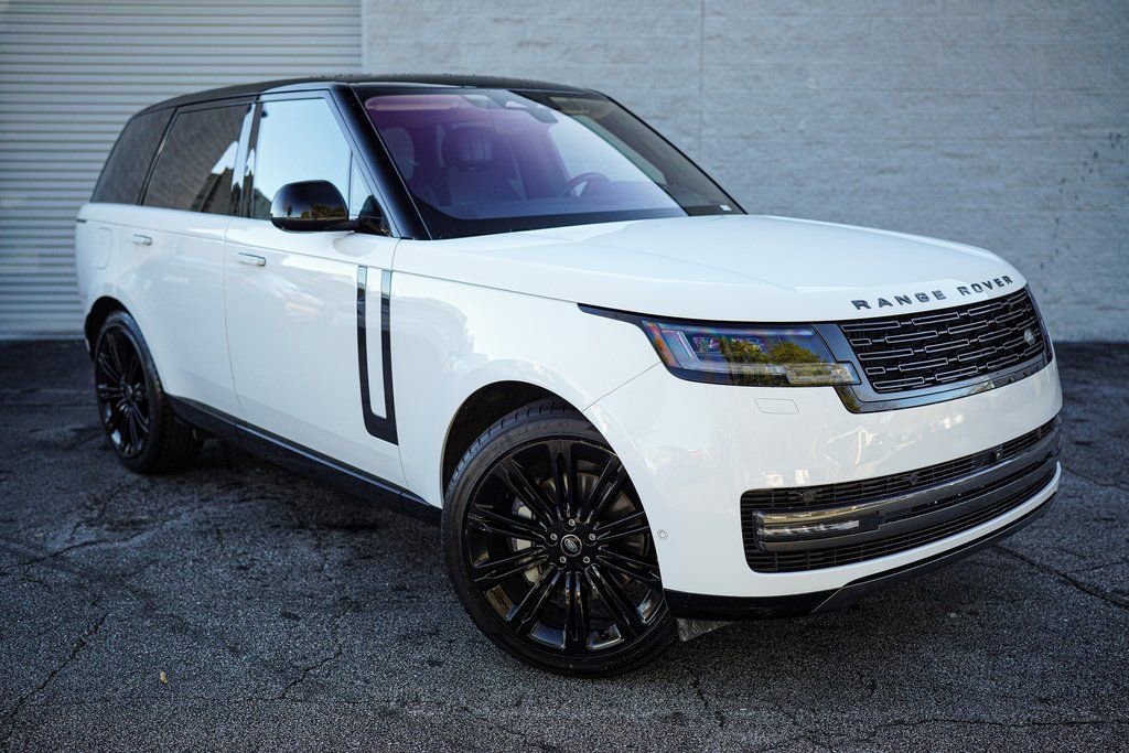 Used 2022 Land Rover Range Rover SE image 9