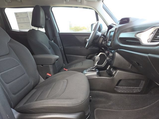 Used 2020 Jeep Renegade Latitude FWD image 17