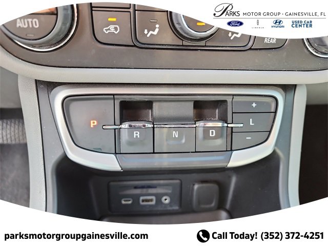 Used 2023 GMC Terrain SLT image 23