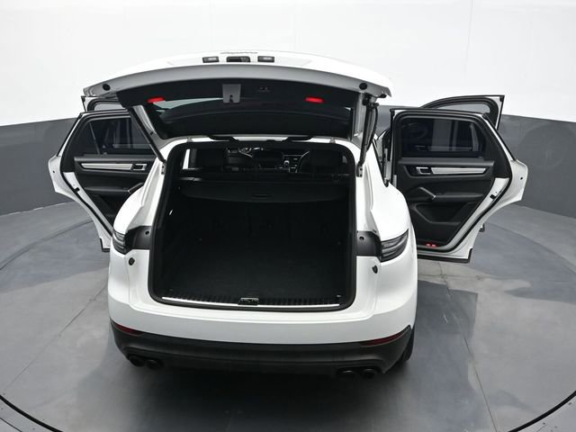 Certified 2022 Porsche Cayenne Platinum Edition image 28