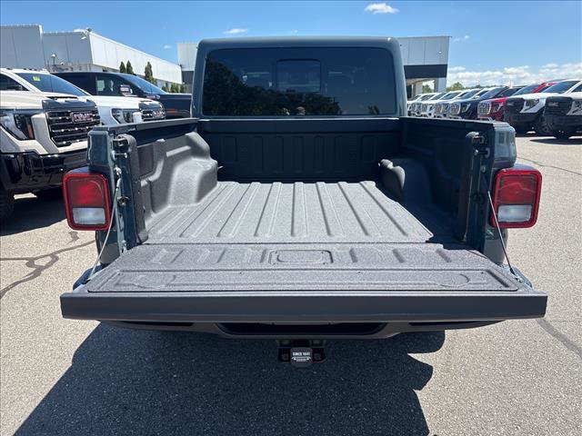 Used 2025 Jeep Gladiator Sport w/ Premium Package AWD/4WD image 22