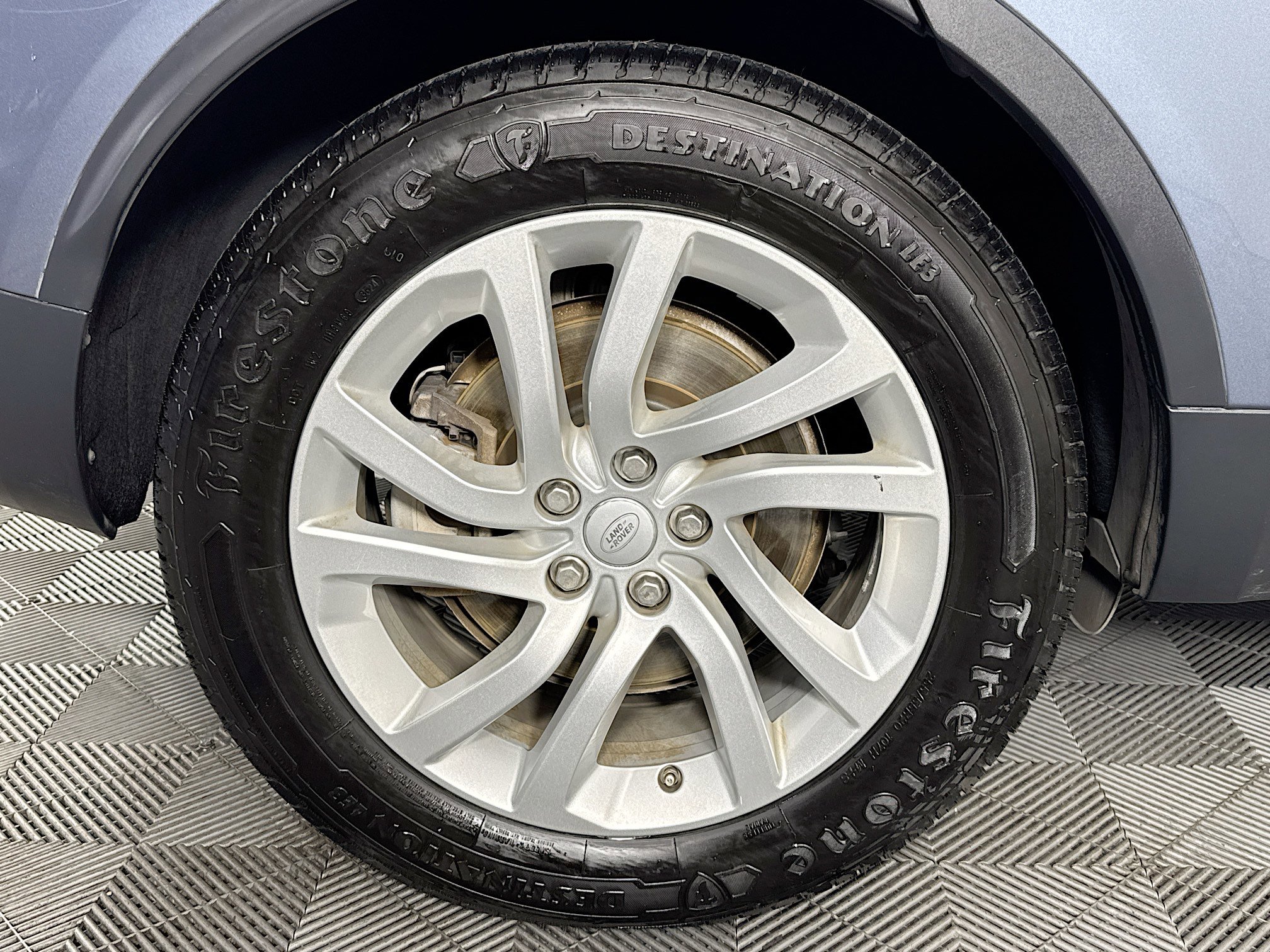 Used 2018 Land Rover Discovery HSE image 32