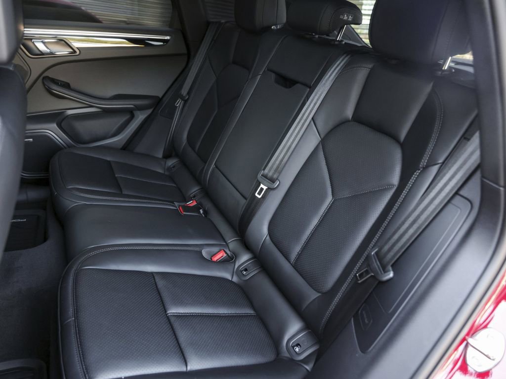 Certified 2026 Porsche Macan Turbo AWD/4WD image 34