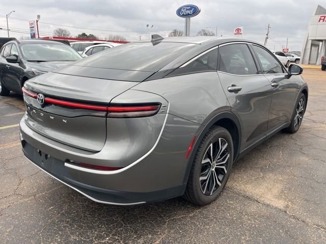 Used 2023 Toyota Crown XLE image 4