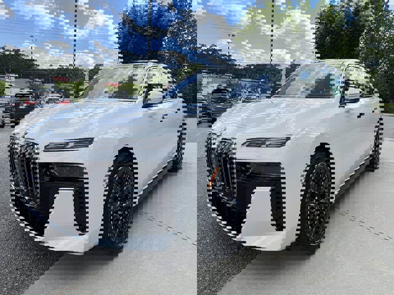 Used 2025 BMW i7 eDrive50 w/ M Sport Package image 4