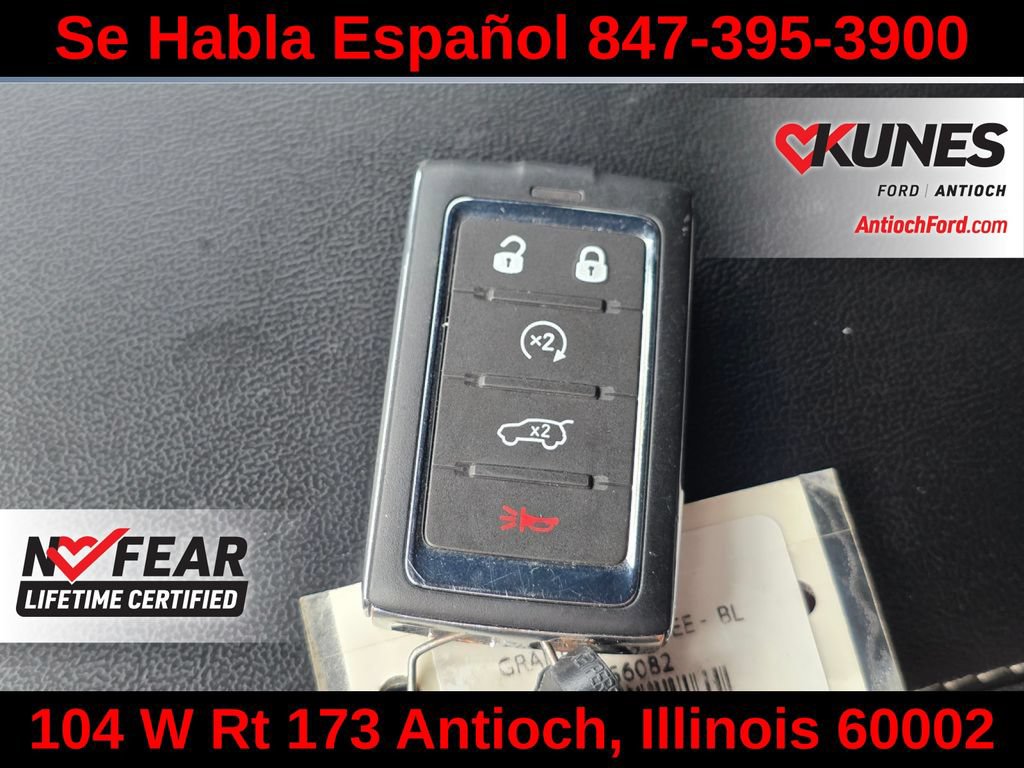 Used 2025 Jeep Grand Cherokee Altitude AWD/4WD image 47