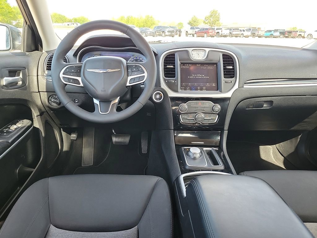 Used 2023 Chrysler 300 Touring w/ Sport Appearance Package image 10