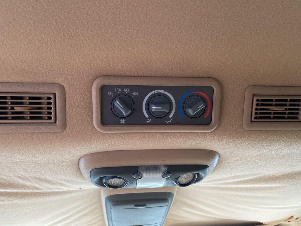 Used 1994 Chevrolet Suburban 2500 image 23