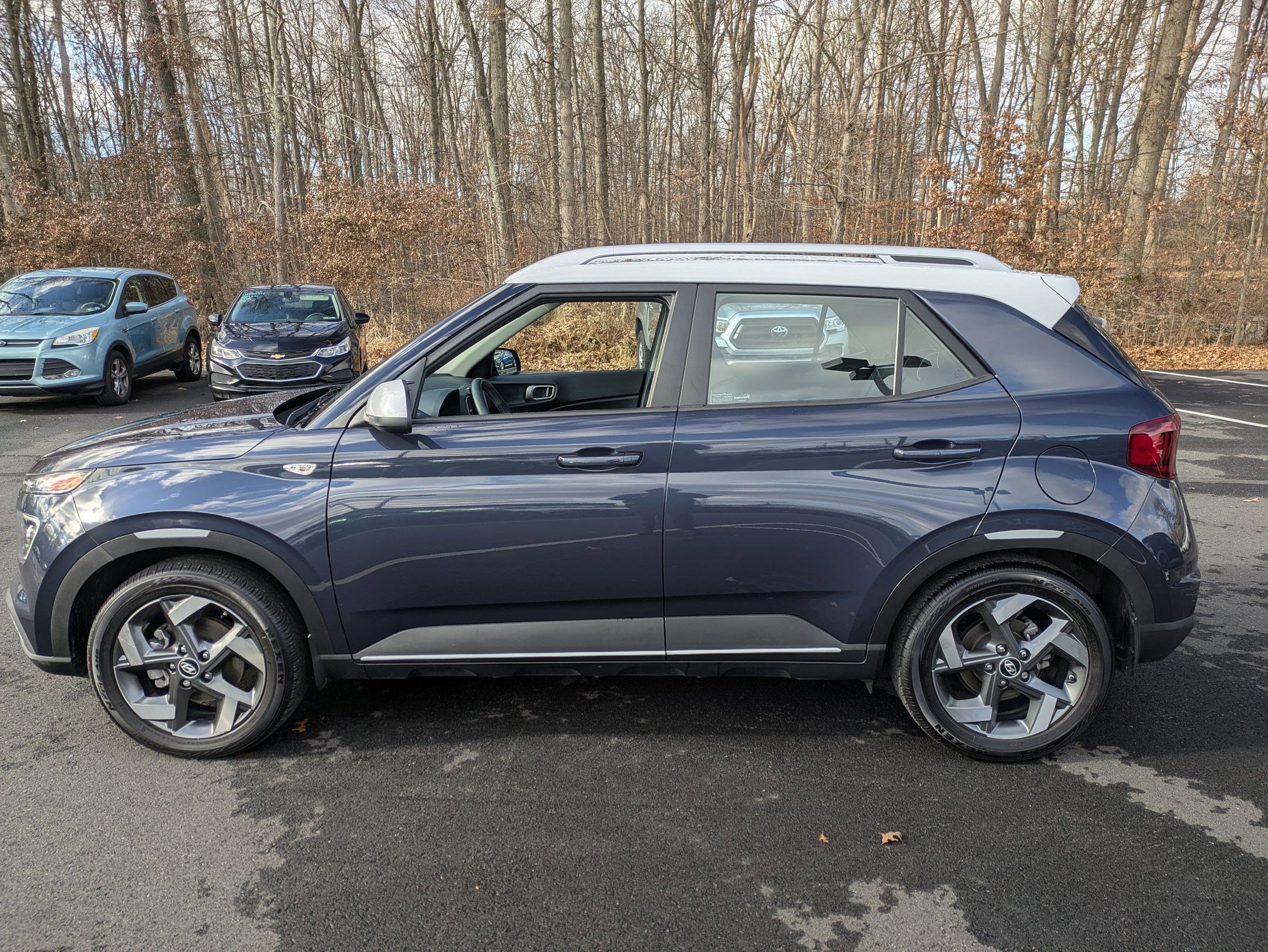 Certified 2021 Hyundai Venue image 8