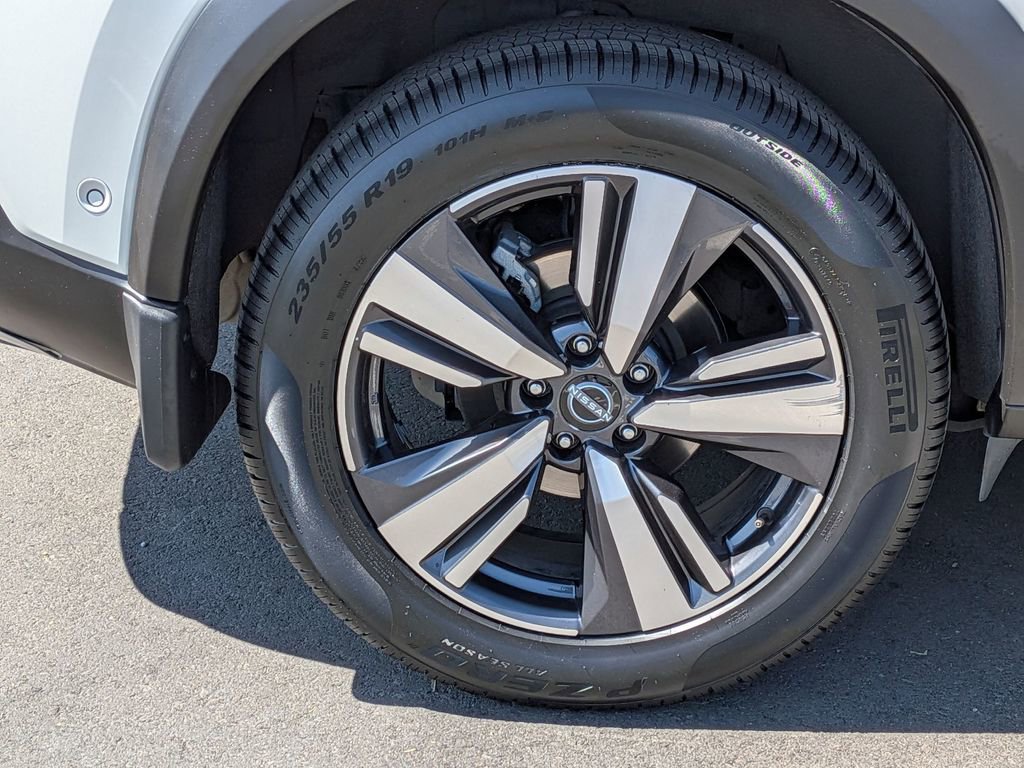 Used 2022 Nissan Rogue Platinum w/ Head-Up Display Package image 24