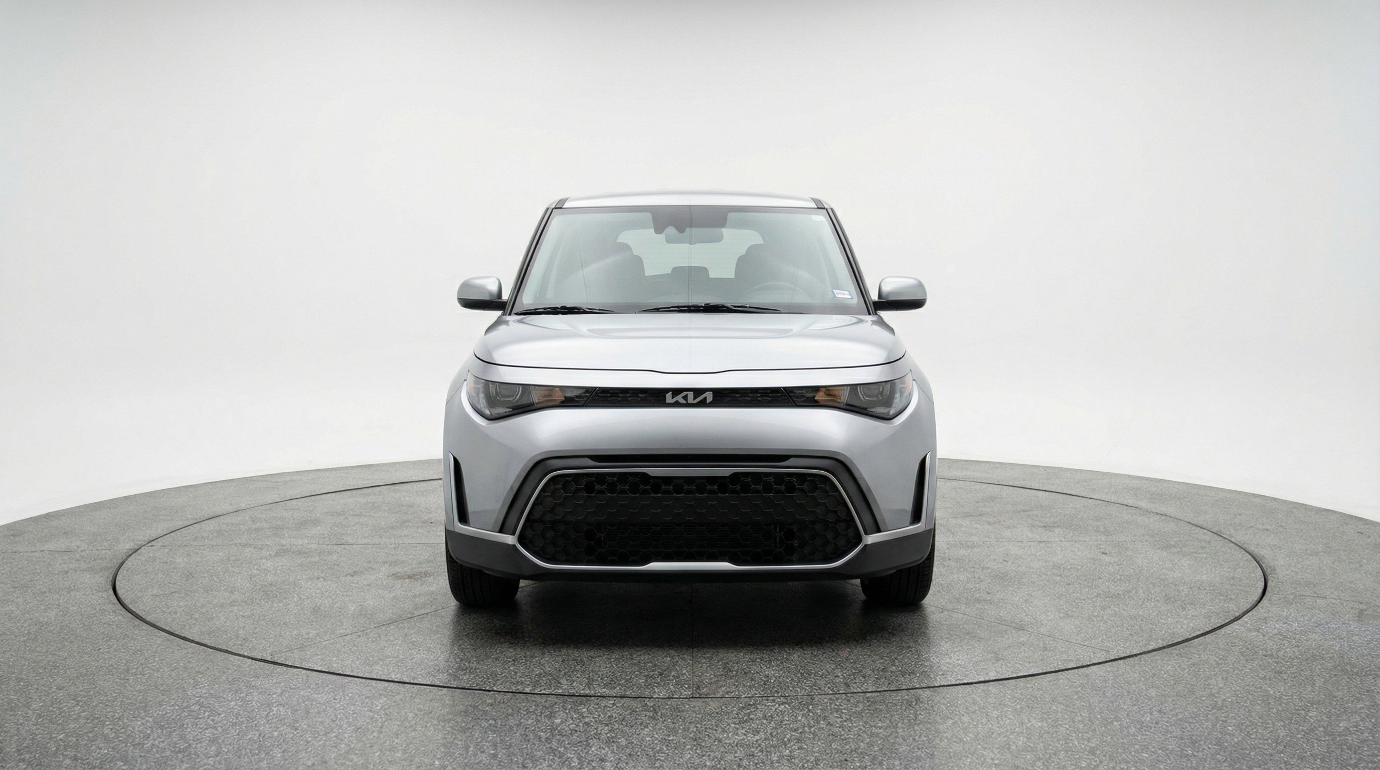 Used 2025 Kia Soul LX w/ LX Technology Package FWD image 2