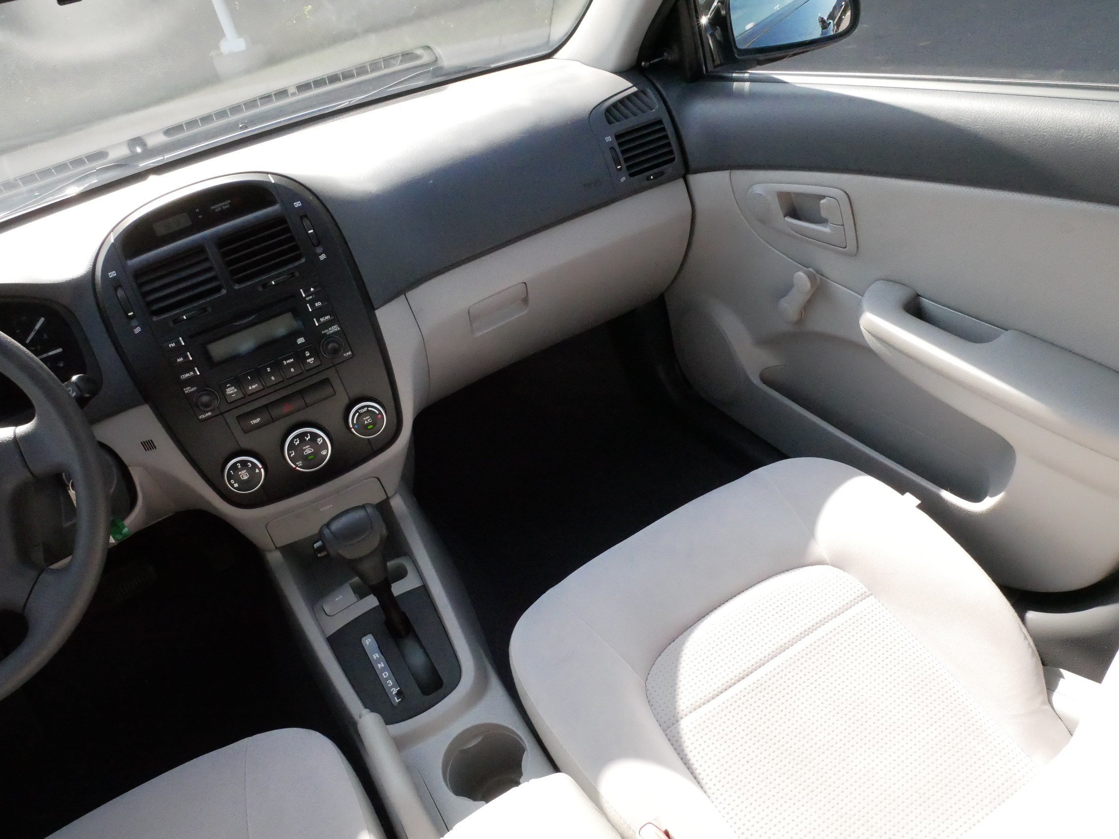 Used 2009 Kia Spectra LX FWD image 11