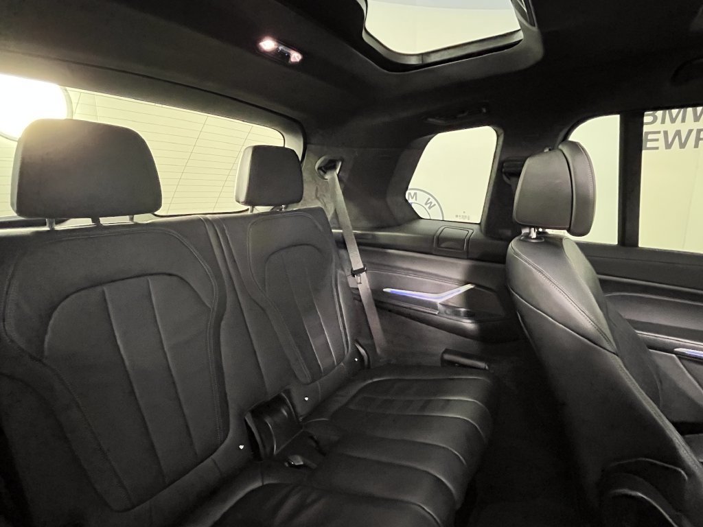 Used 2021 BMW X7 xDrive40i w/ M Sport Package AWD/4WD image 21