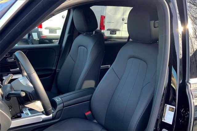 Used 2025 Mercedes-Benz GLB 250 4MATIC image 6
