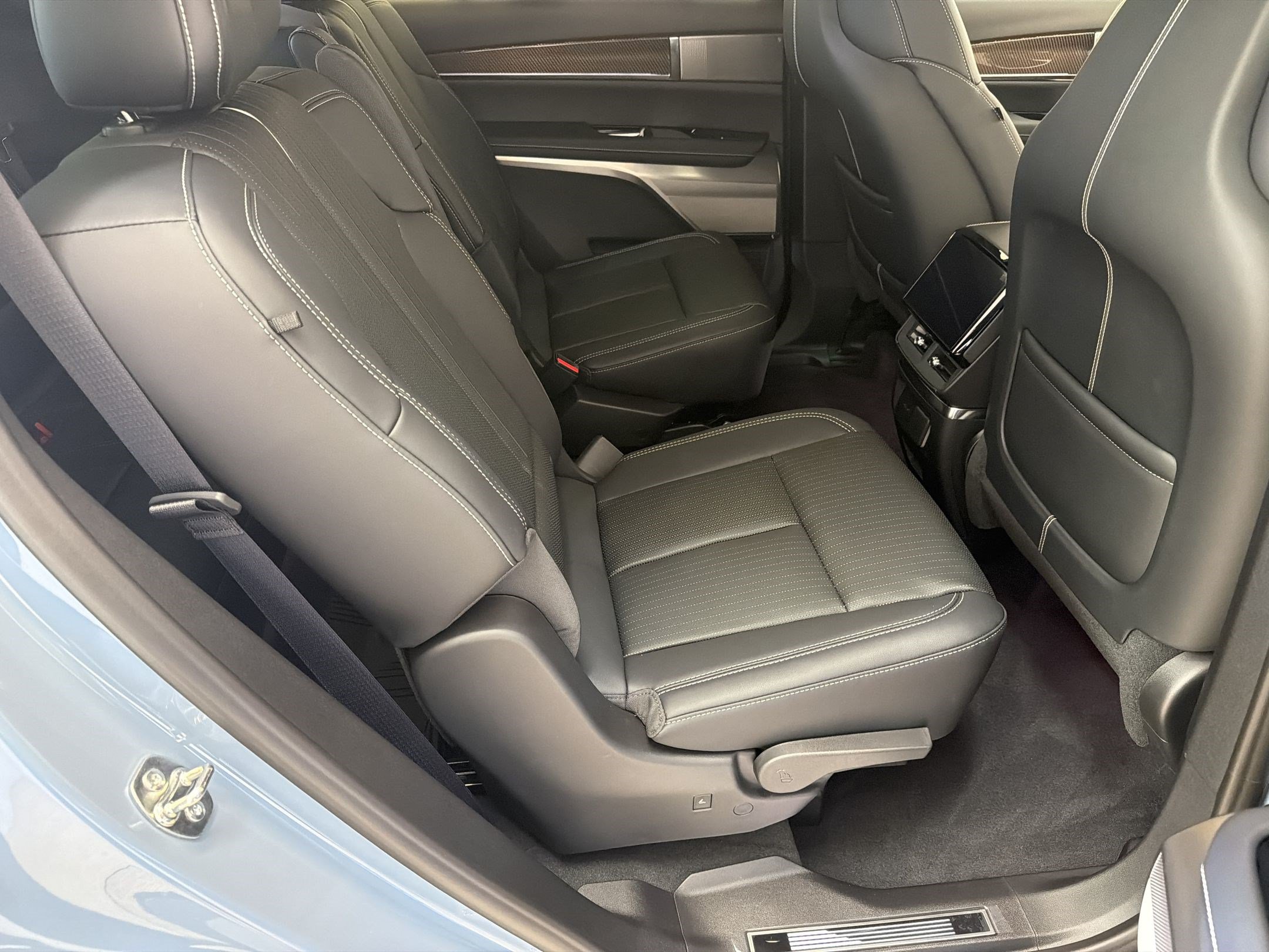 New 2027 Cadillac Vistiq Luxury w/ LPO, Floor Liner Package AWD/4WD image 28