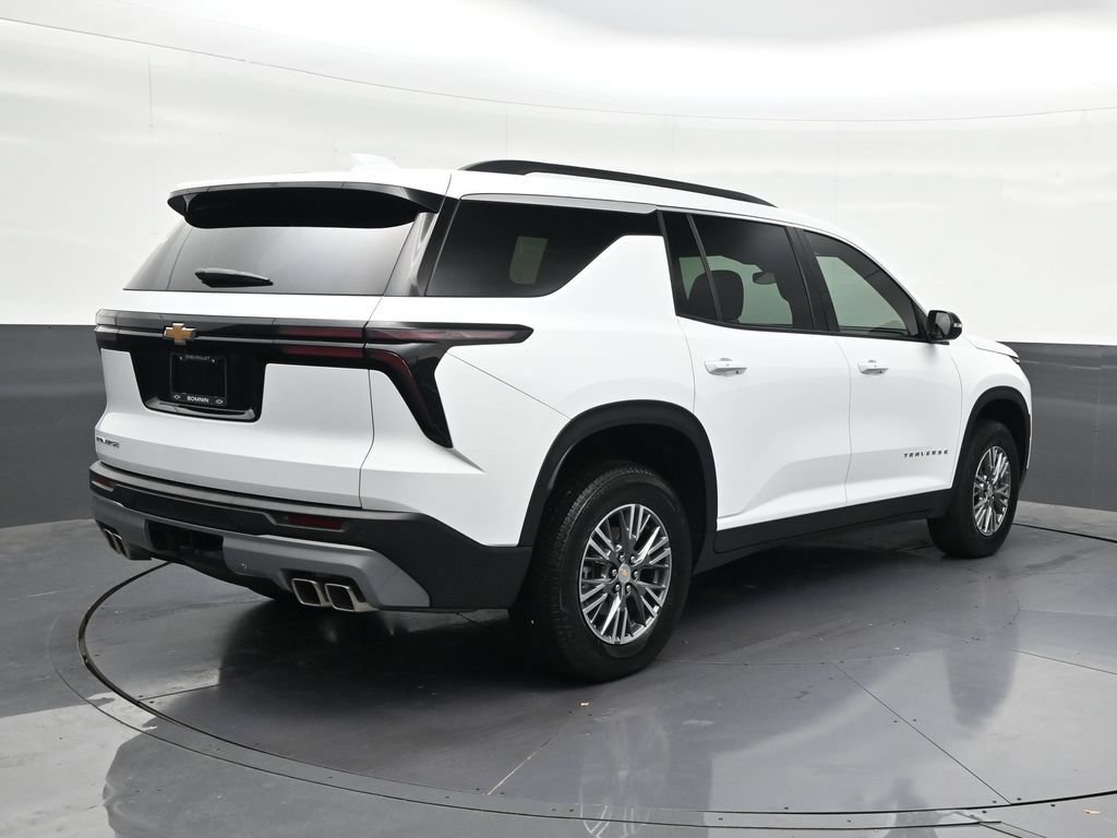 Used 2025 Chevrolet Traverse LT FWD image 5