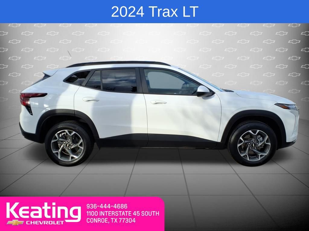 Used 2024 Chevrolet Trax LT w/ Driver Confidence Package FWD image 4