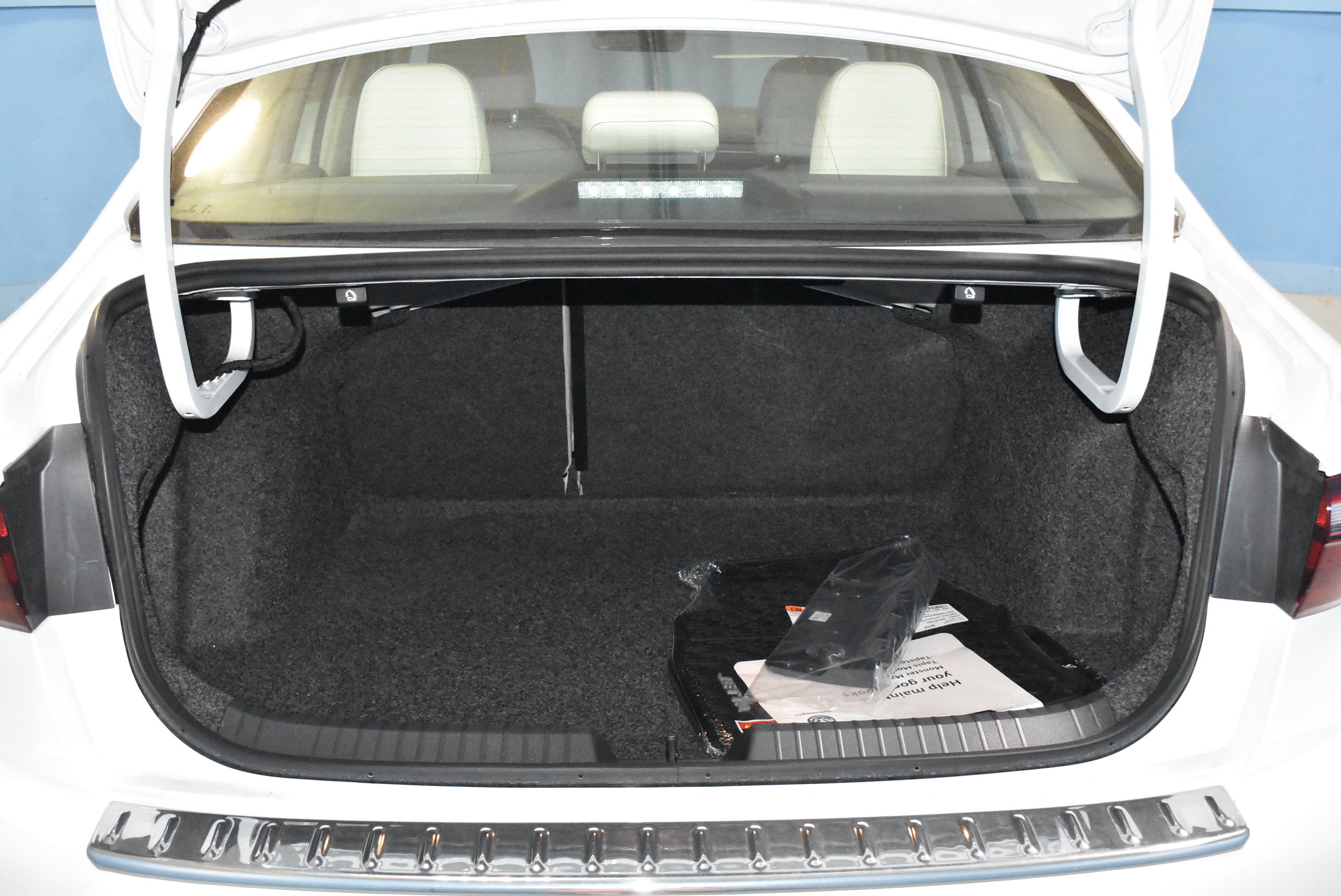 New 2026 Volkswagen Jetta SE FWD image 24