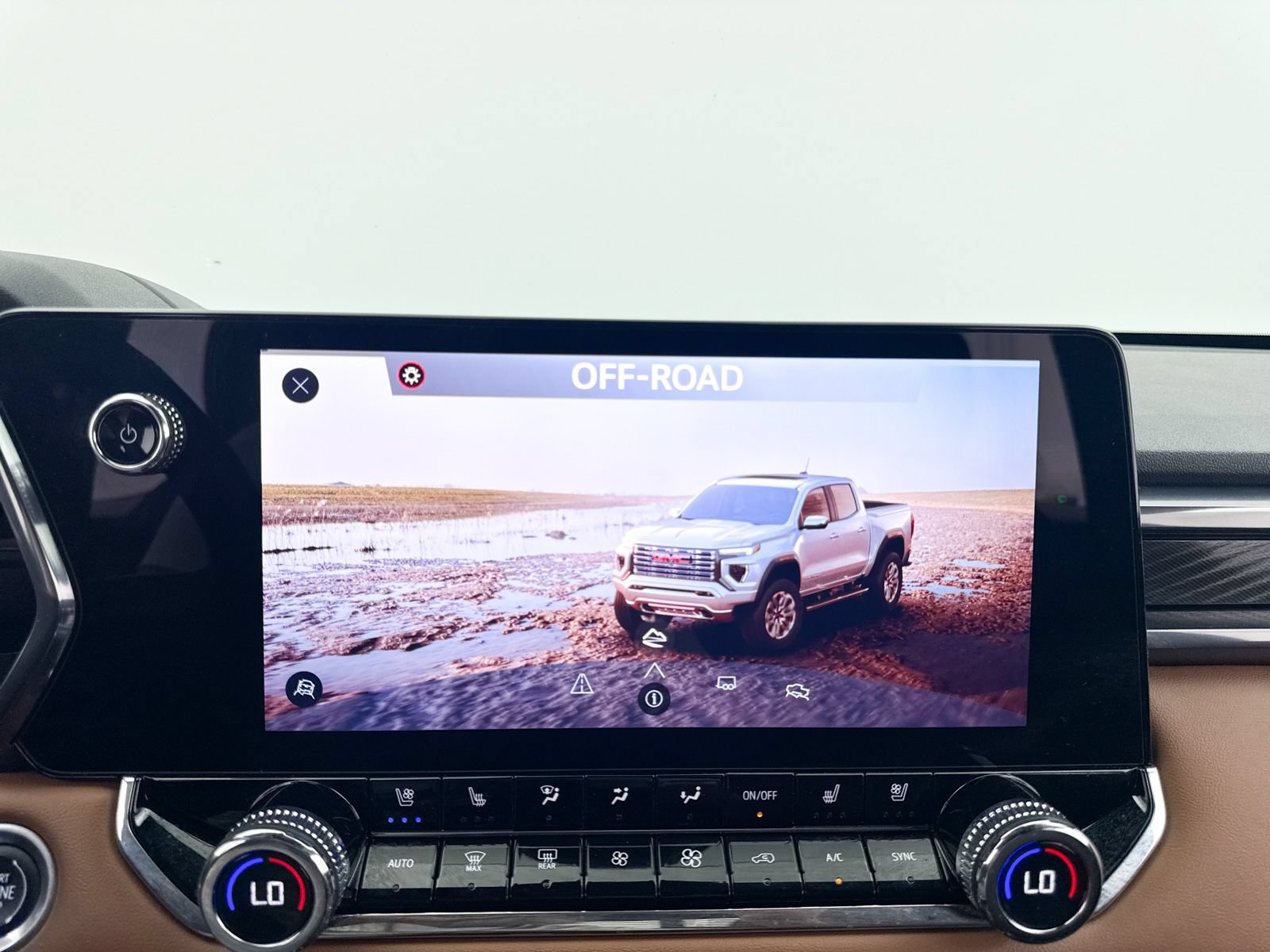 Used 2023 GMC Canyon AT4 w/ AT4 Premium Package AWD/4WD image 10