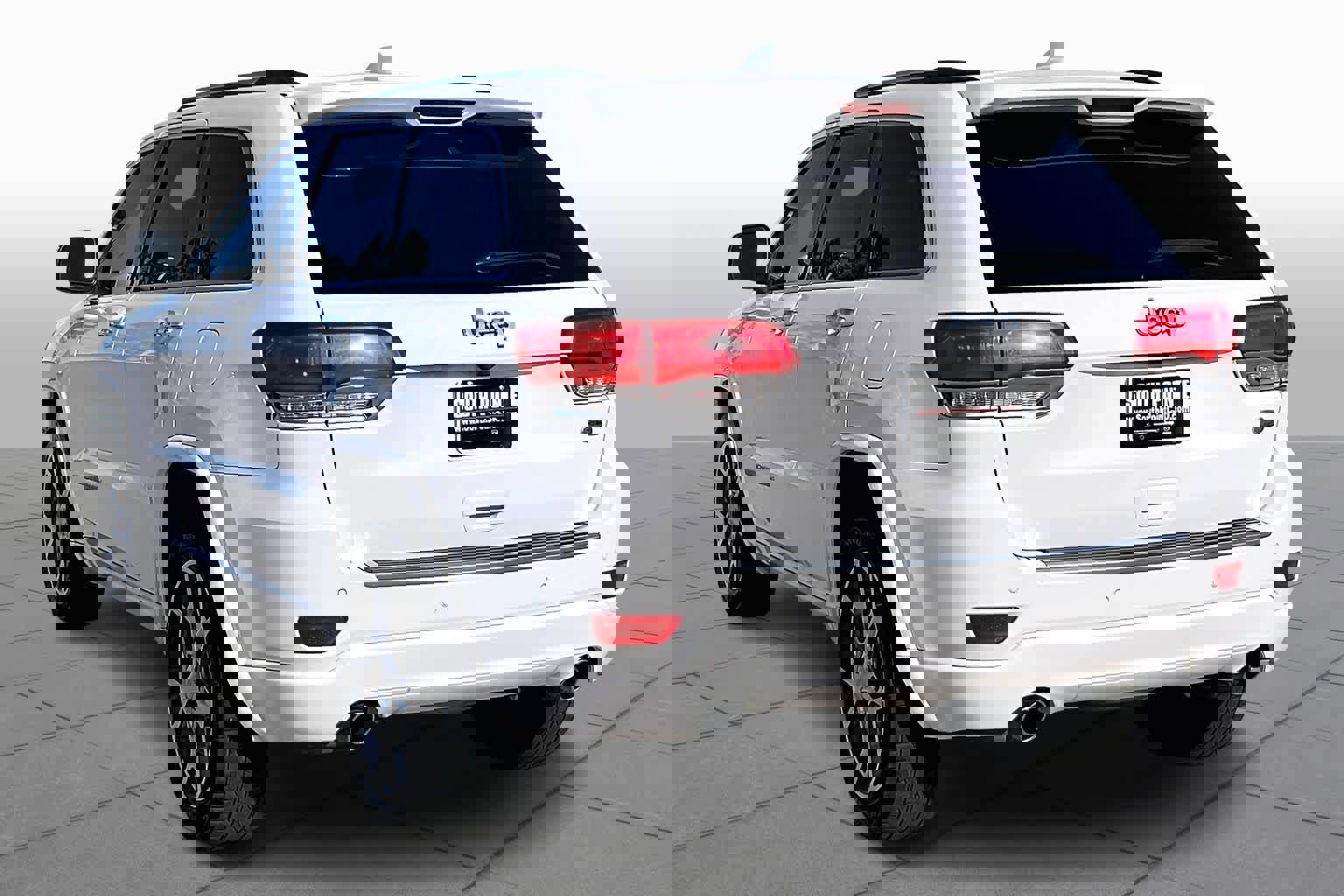 Used 2019 Jeep Grand Cherokee Overland image 12