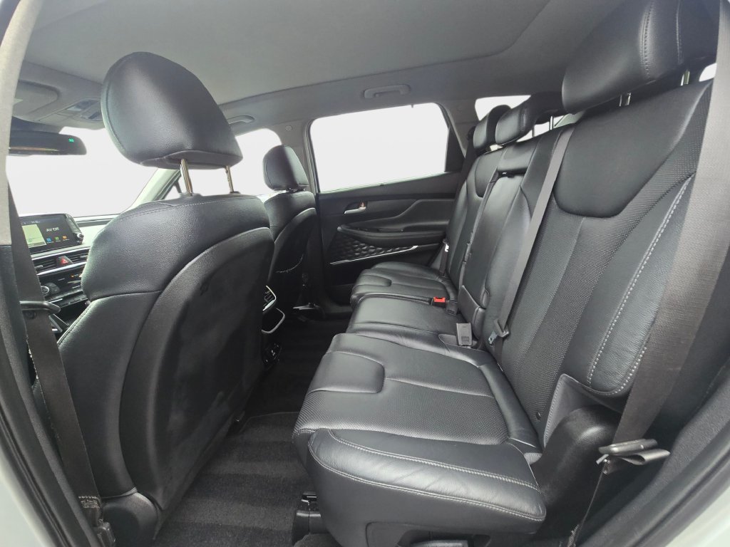 Used 2019 Hyundai Santa Fe AWD image 18