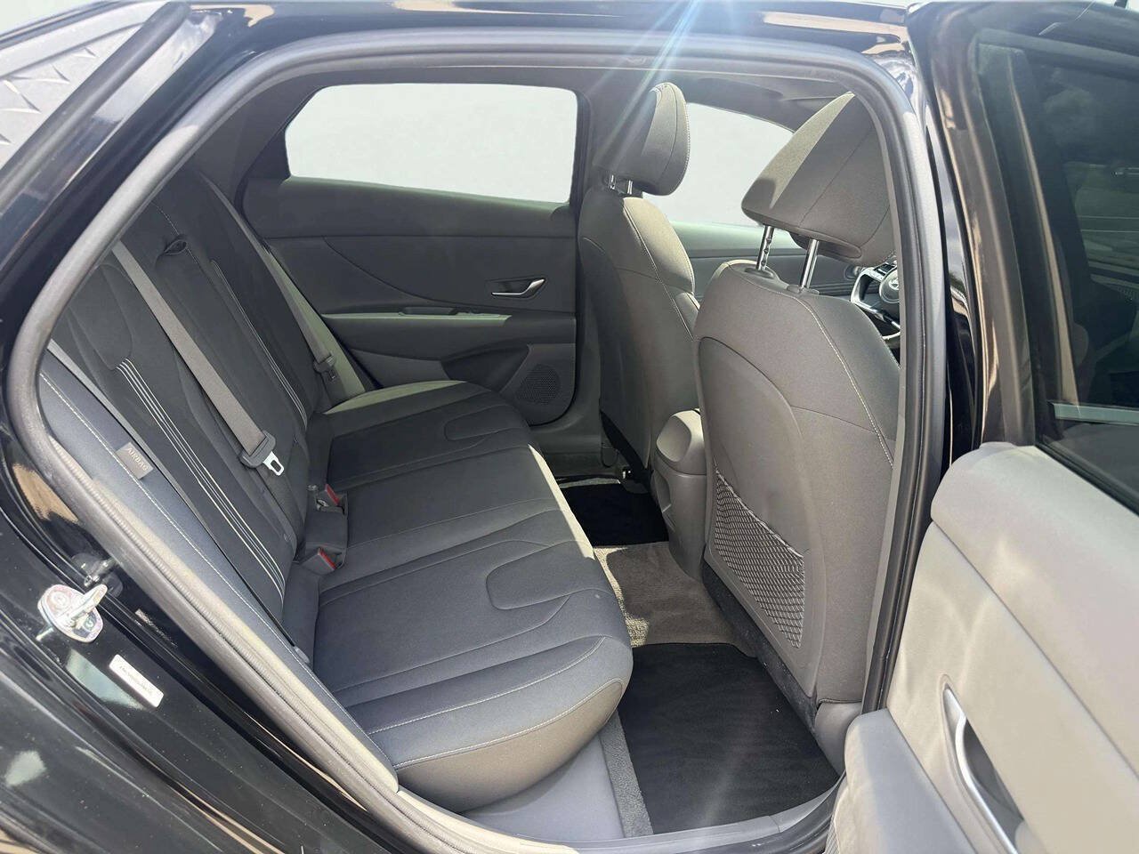 Used 2025 Hyundai Elantra SEL w/ Cargo Package FWD image 13