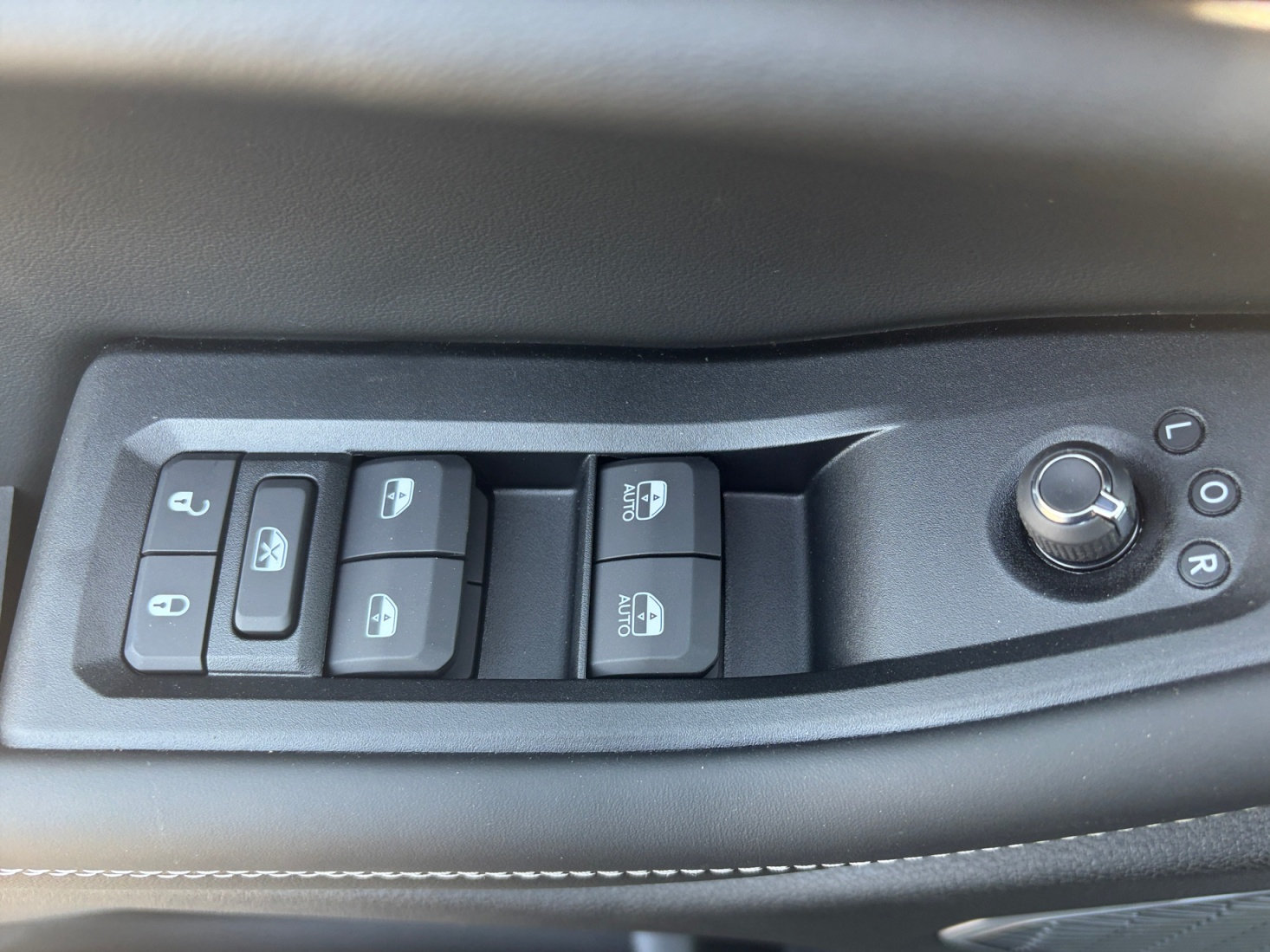 New 2026 Jeep Grand Cherokee Limited AWD/4WD image 17