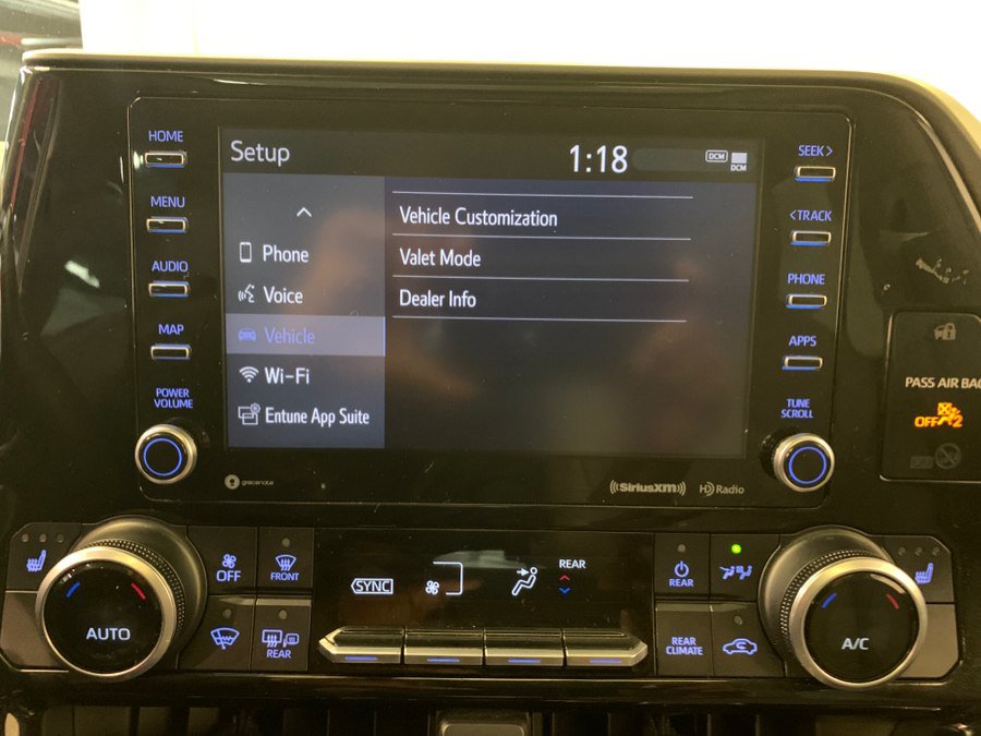 Used 2021 Toyota Highlander XLE AWD/4WD image 33