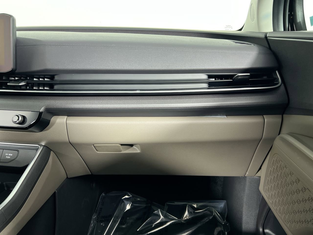 Certified 2026 Kia Carnival SX FWD image 33