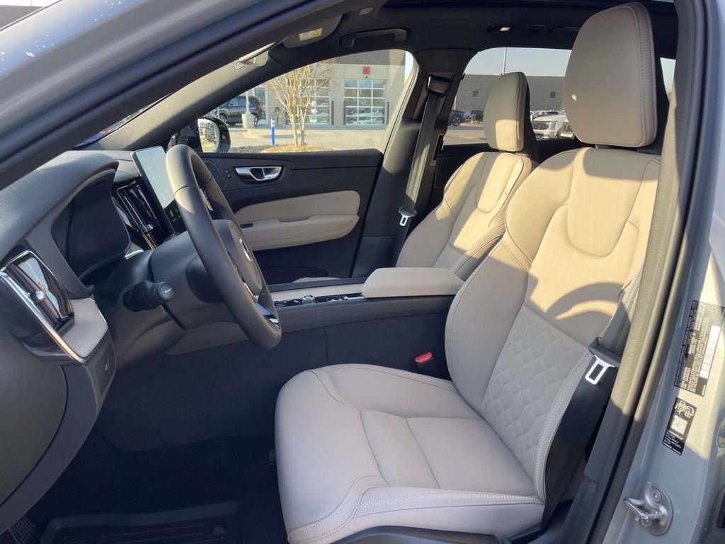 New 2026 Volvo XC60 B5 Plus w/ Protection Package Premier AWD/4WD image 8