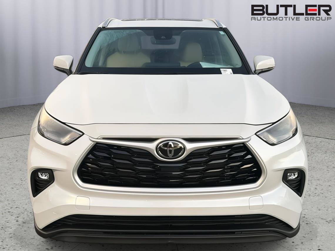 Used 2023 Toyota Highlander XLE FWD image 9