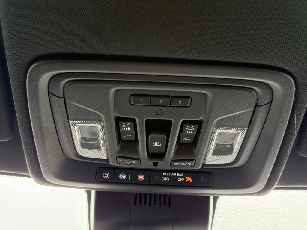 Used 2024 Chevrolet Silverado 1500 High Country w/ Technology Package AWD/4WD image 19